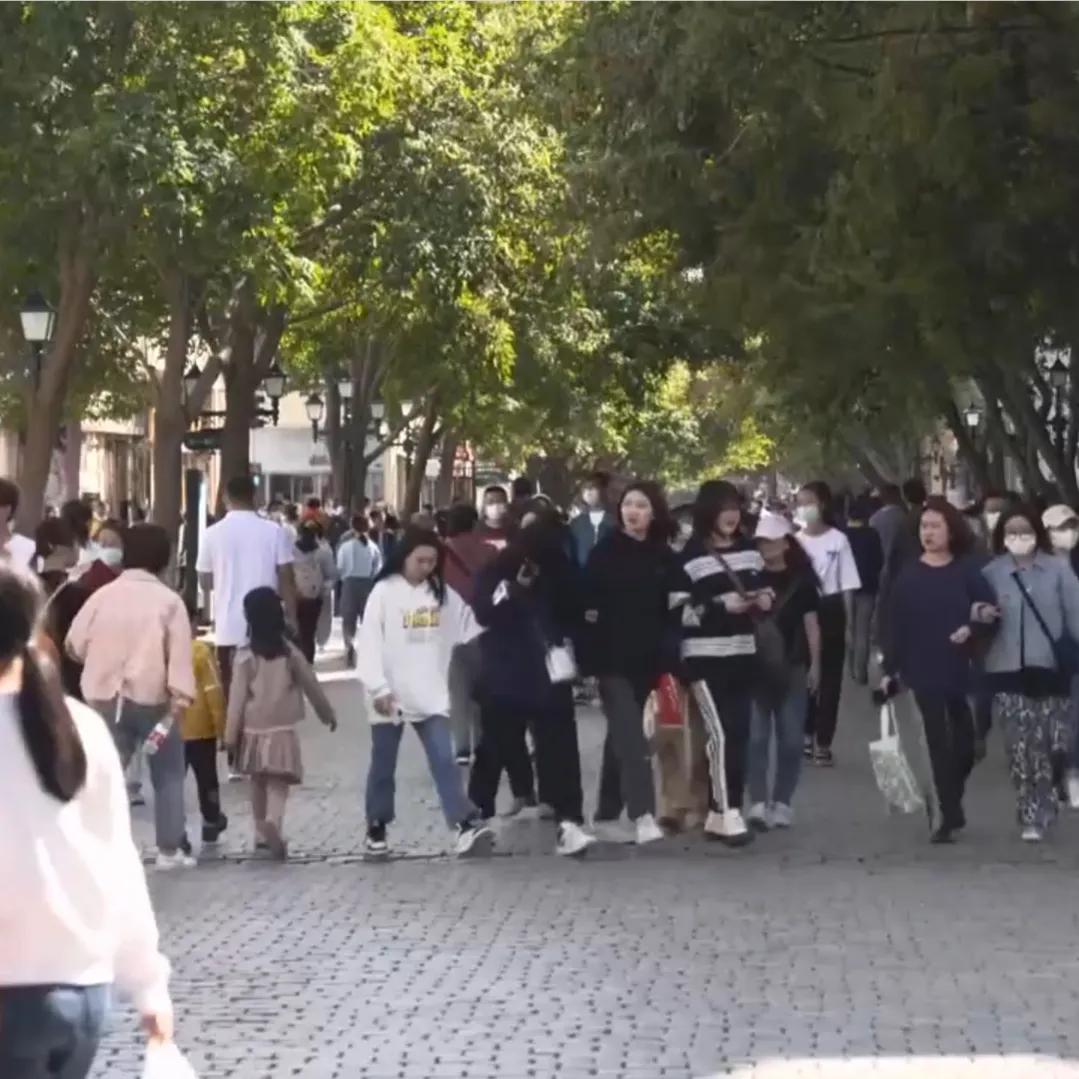 浙江男子把鸡和猪塞进大缸，靠278口大缸，一年销售额3000多万元