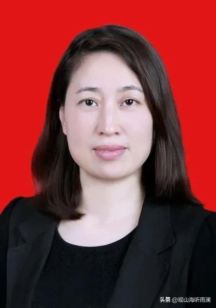 才貌双全的女*官高**，学历履历丰富，从科员一路晋升至省商务厅长