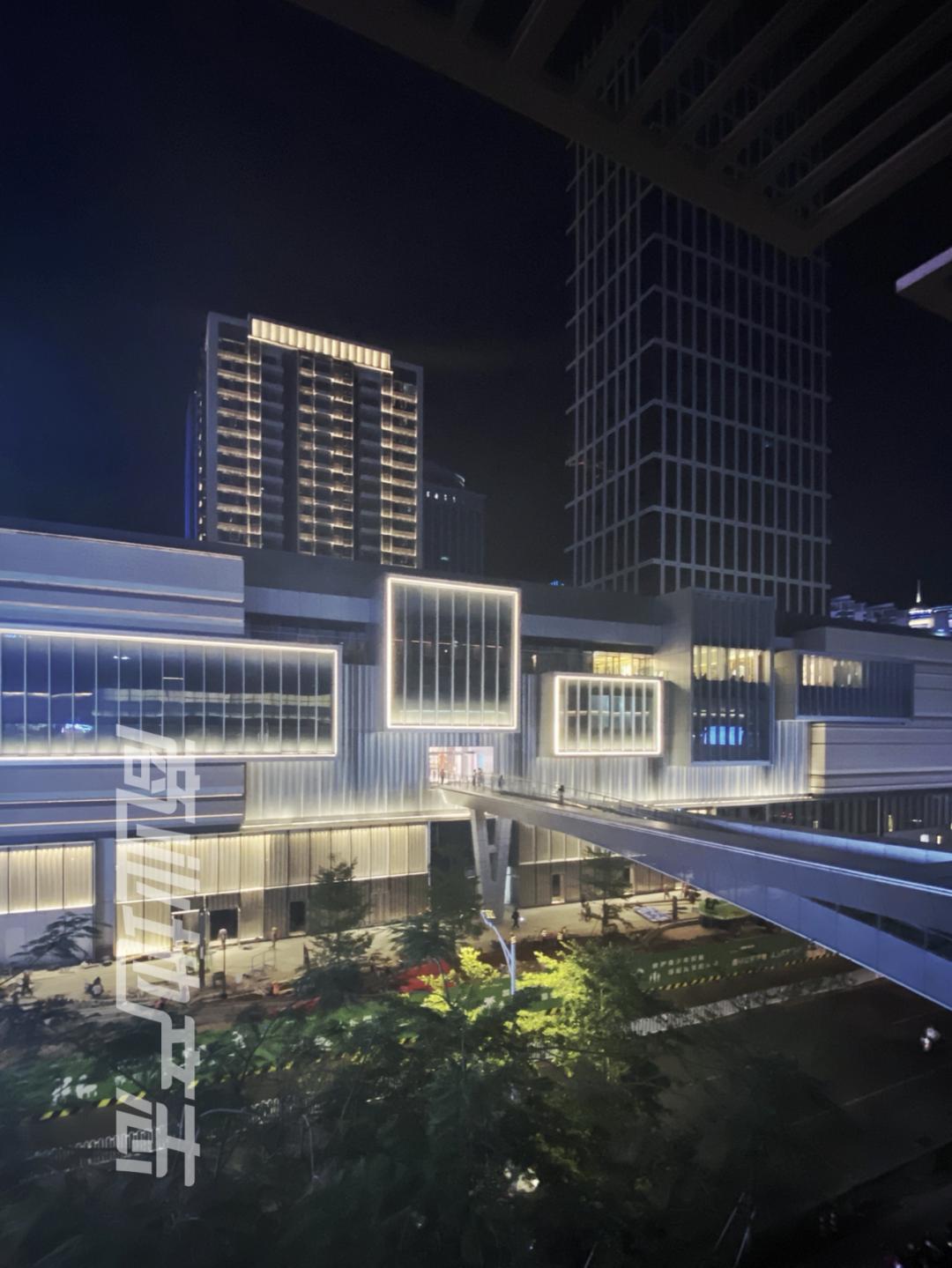 为了提升观察海口万象城的本地化视角,我在海口住了一整周