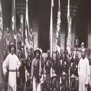 日军*行暴**照片，女子脱衣服让日本人拍摄被*辱侮**致死，惨死野外4