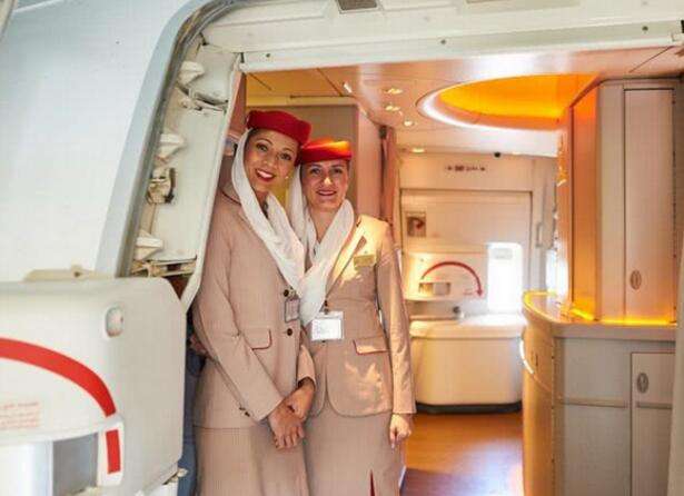 中国空姐迪拜嫁土豪,外国空姐和中国小伙去迪拜