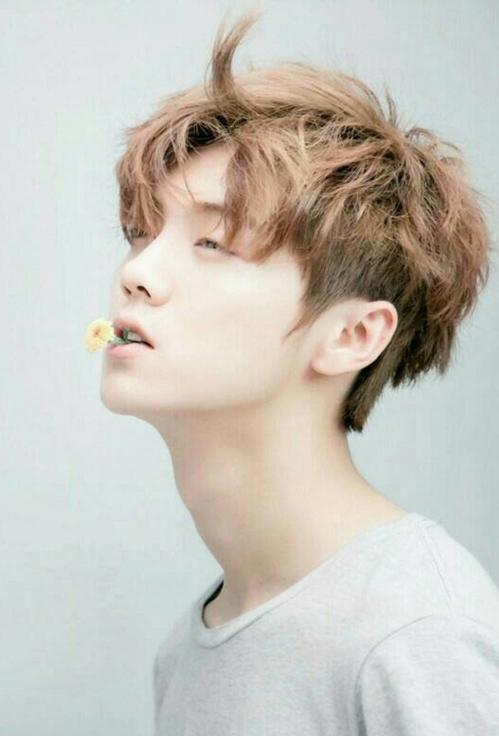 鹿晗现在的衣服,鹿晗潮牌被吐槽原视频回应