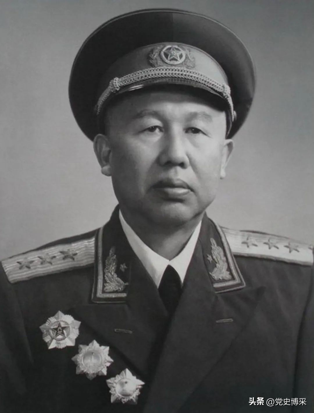 王平：担任大军区政委时间最长的开国上将，深受毛主席喜爱并为其改名，“*革文**”中敢于和*青江**唱对台戏