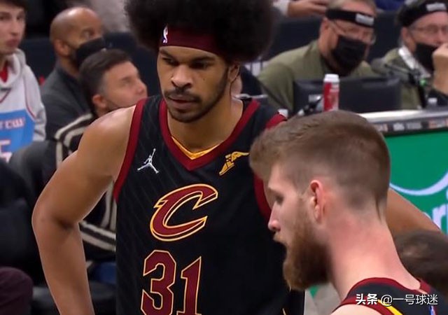 字母哥被误伤视频,考辛斯44分24篮板10助攻集锦