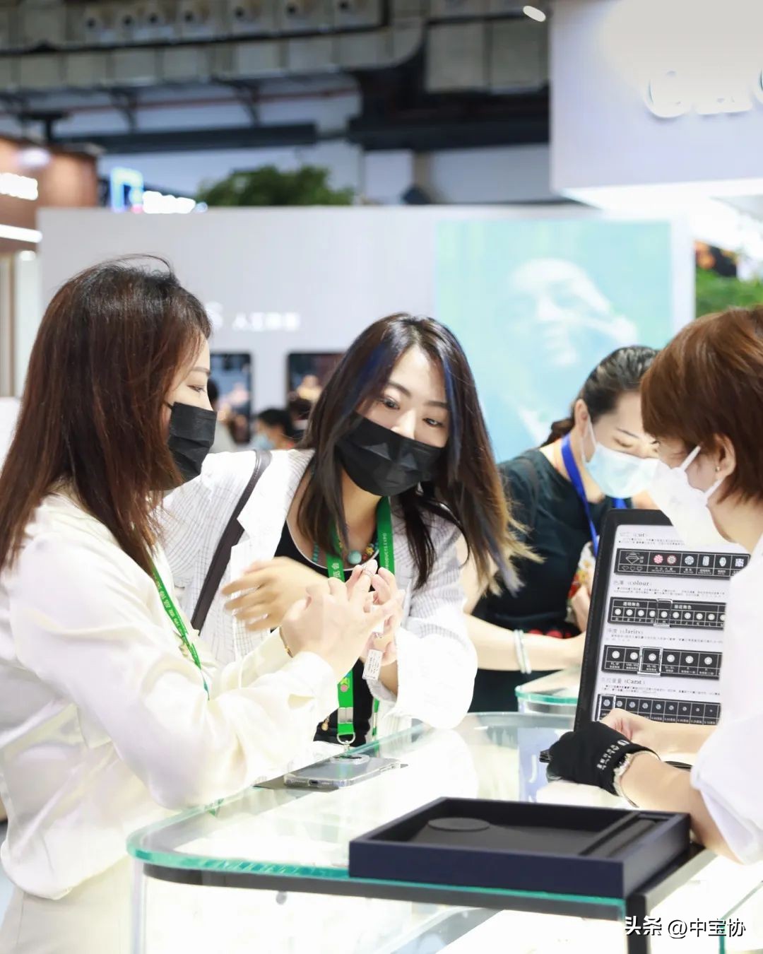 爱丽丝珠宝马蹄莲系列,爱丽丝珠宝现场