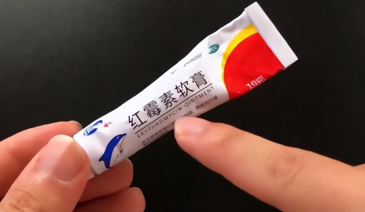 红霉素软膏真的能祛除老年斑吗,红霉素软膏去老年斑小妙招