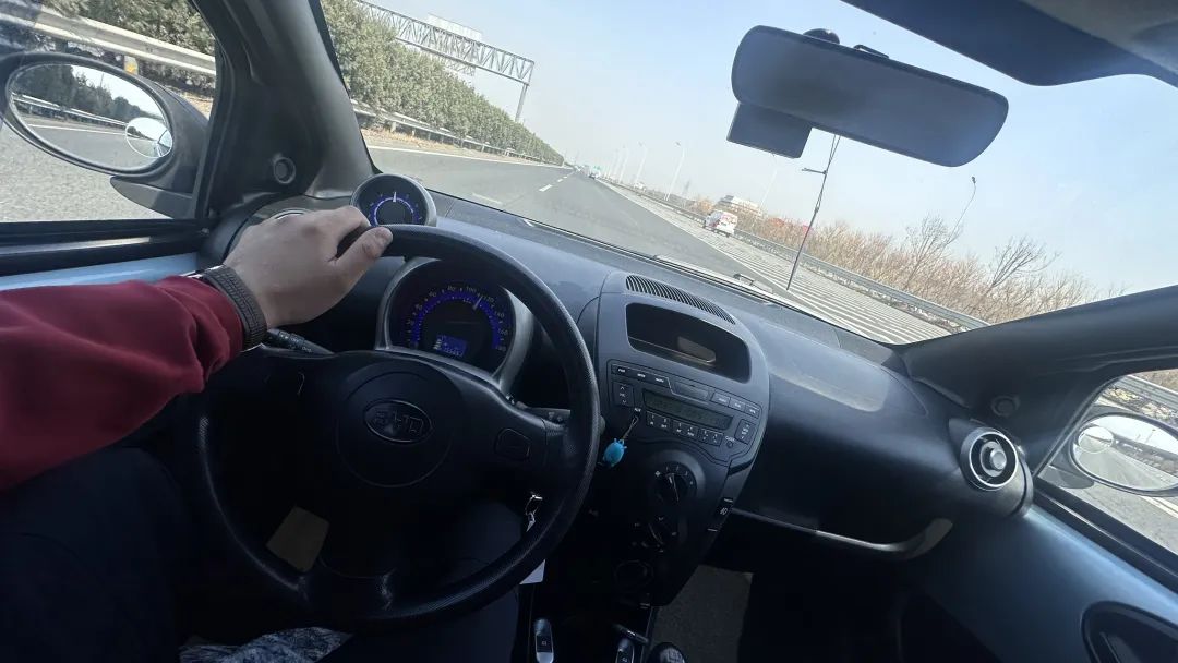 2010款比亚迪f0翻新案例,比亚迪f0全车翻新喷漆多少钱