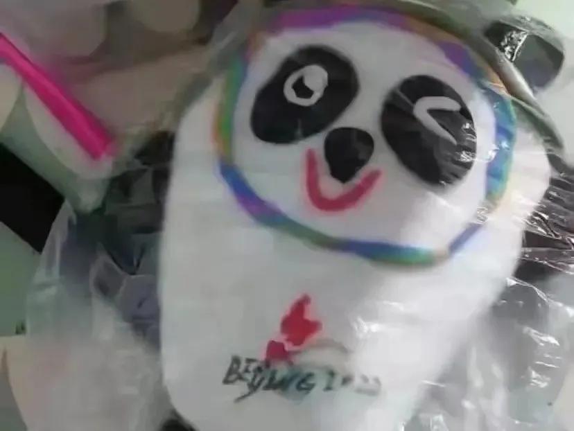 想买冰墩墩去哪里买,一墩难求