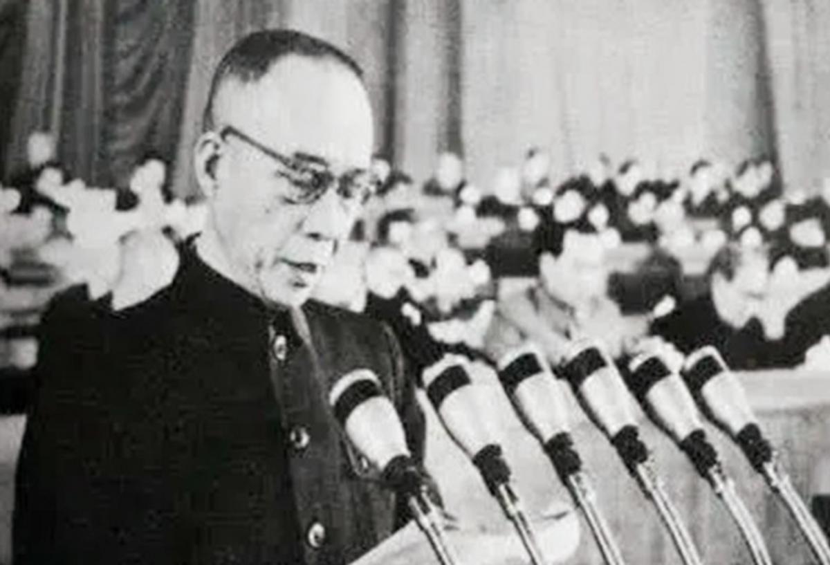 1980年女儿问*小平邓**：这辈子和谁关系最好？邓公如何回答？