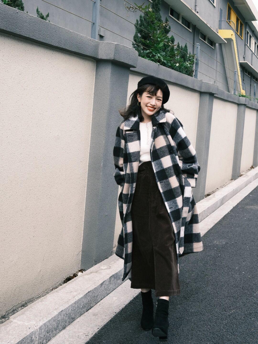 连帽格纹大衣怎么搭配好看,格纹呢大衣适合什么肤色的穿