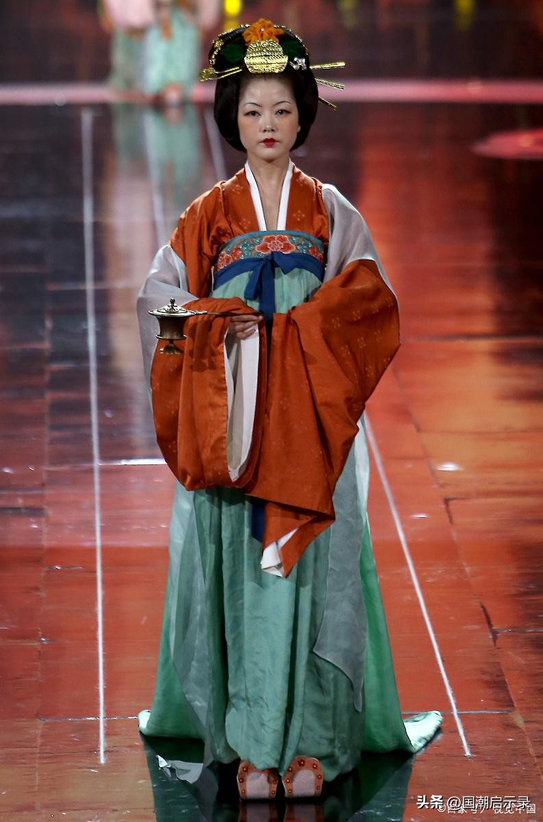 唐朝汉服齐胸襦裙怎么穿不掉,唐朝汉服齐胸襦裙介绍