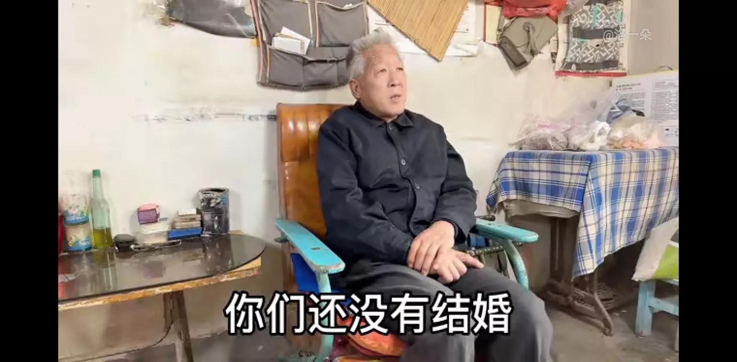 一朵要去见奇嫂，朵爸觉得不太好，一朵真的没头脑，等着被嘲笑