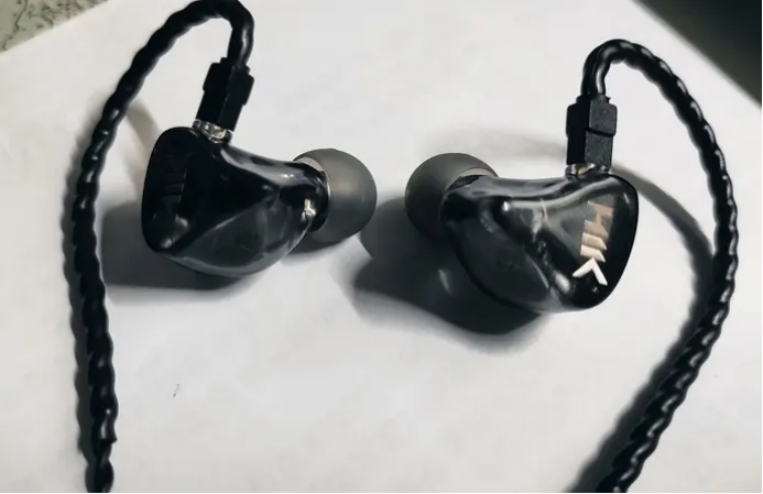 有线耳机音质好主动降噪,有线耳机音质好佩戴舒服推荐