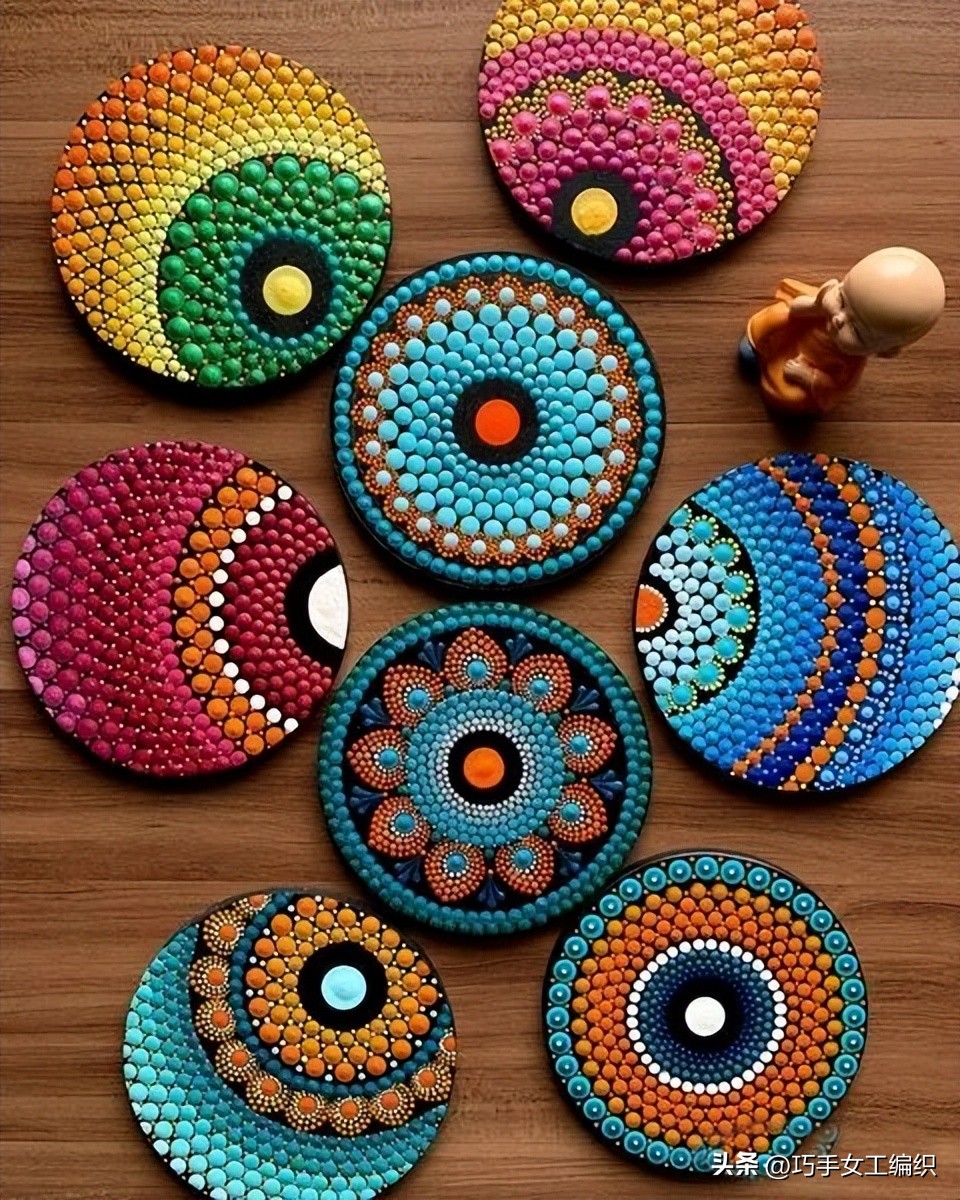 她用粗细不同的铅笔，棉签，牙签，筷子…竟把家里的旧物翻了个新