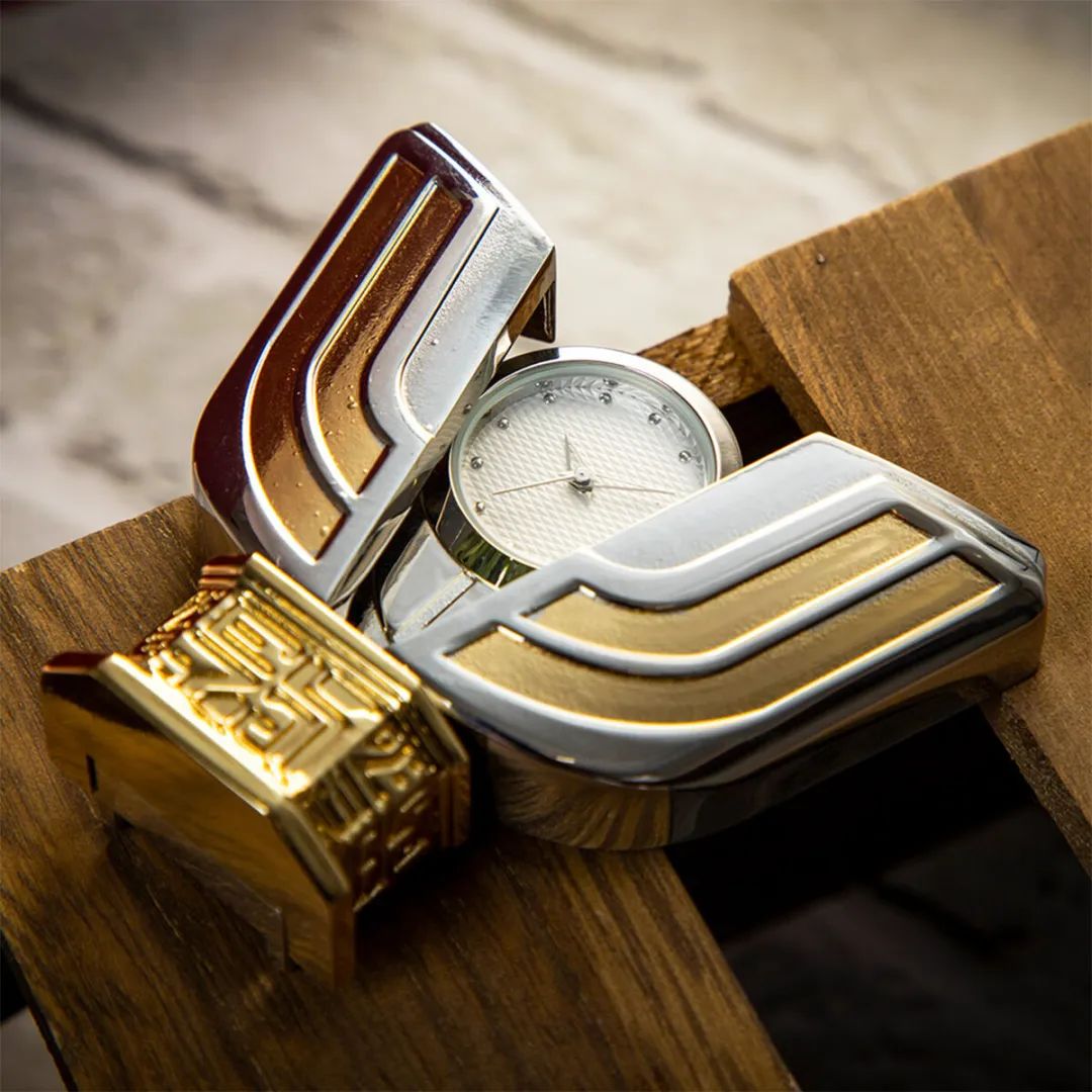 神光棒可以拿在手上的,神光棒在手上出现