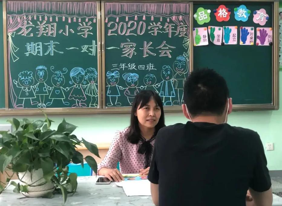 江苏老师收学生红包事件发朋友圈,教师收取学生钱家长该怎么处理