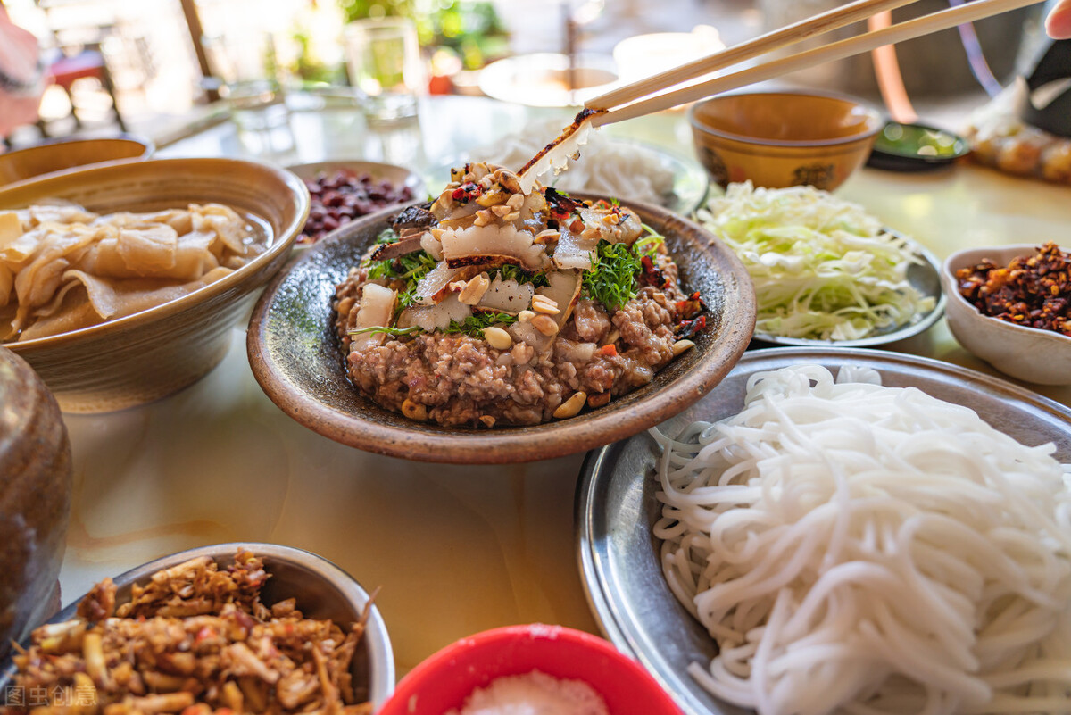 阿昌族的生活常识,阿昌族四大名刀之一户撒刀