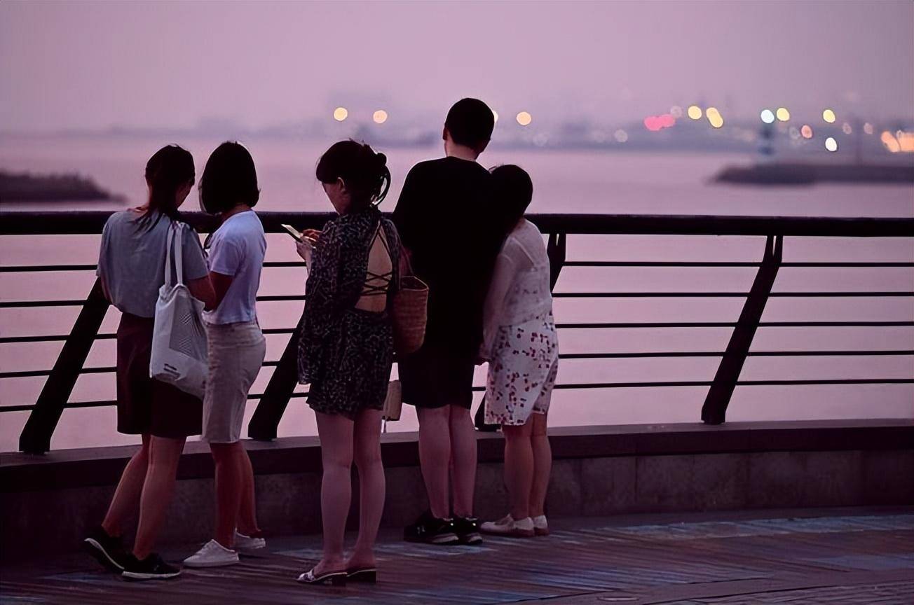 金茂湾海边晚霞,青岛世纪晚霞金茂湾