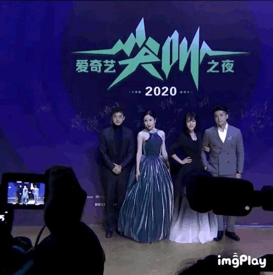 冬天走红毯穿得厚的女明星,女明星走红毯的穿着