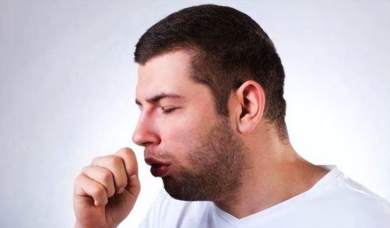 喉咙经常有炎症怎么回事,喉咙出现4个症状呼吸不畅