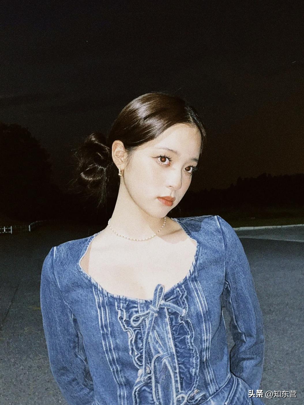 冬天披发好看又显脸小的发型,冬季干净利落减龄的发型