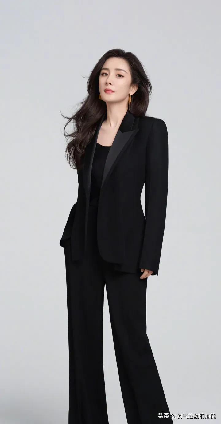 小个子女生穿长西装套装好看吗,气质减龄穿搭御姐风西装杀