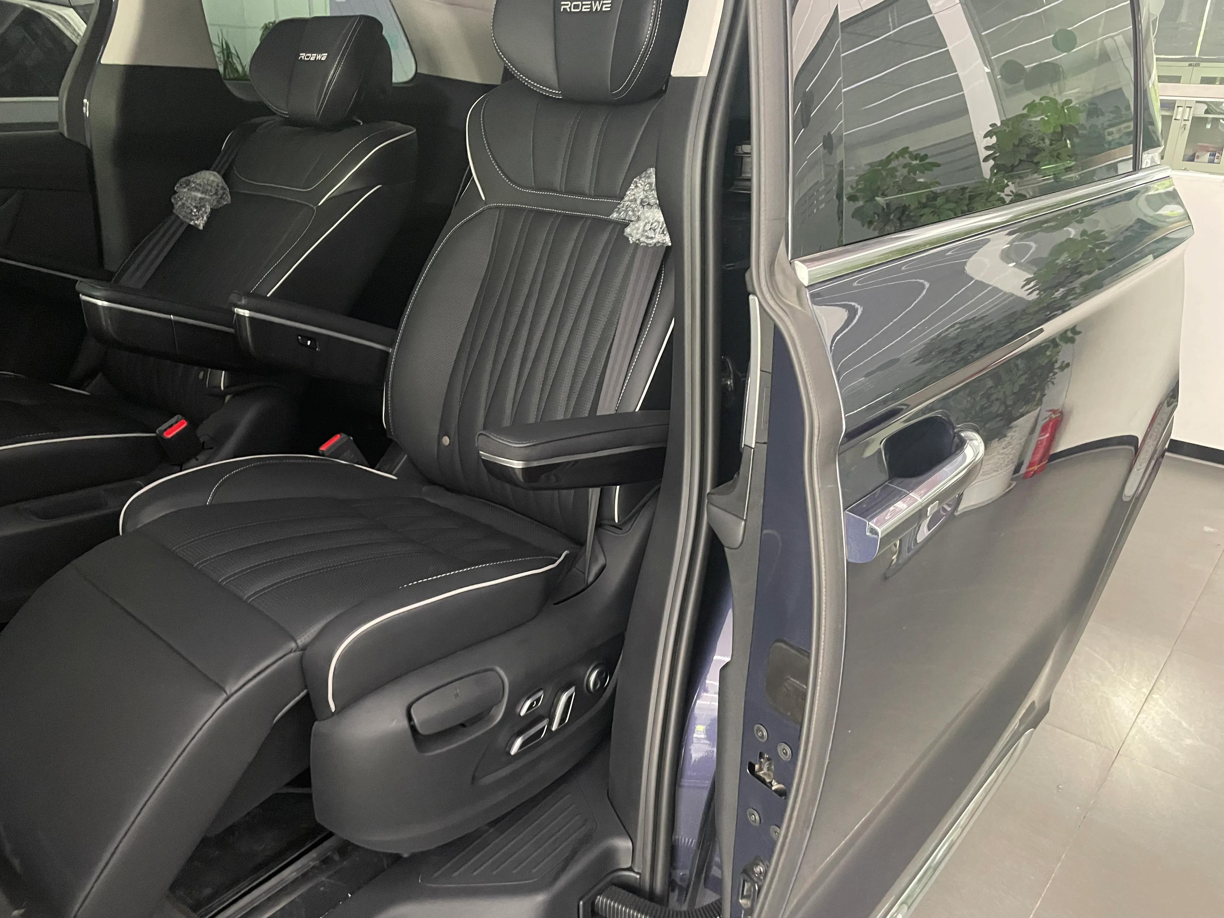 上汽荣威imax82022款评测,荣威imax8改装第三排沙发床