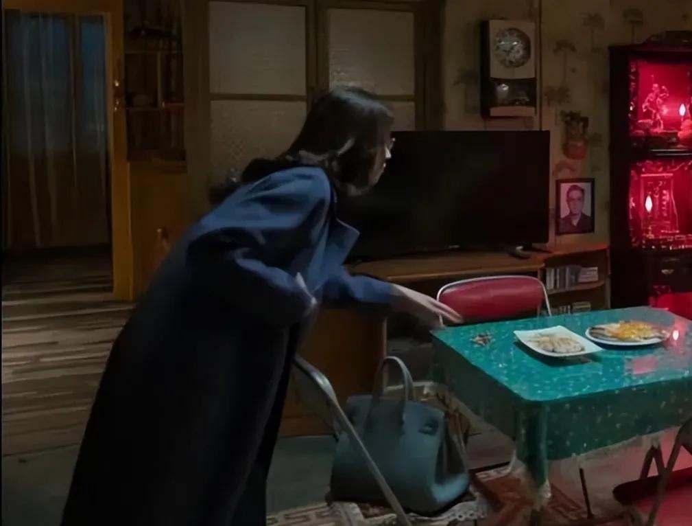 “狂飙”大嫂好会背包，看着好眼馋啊！