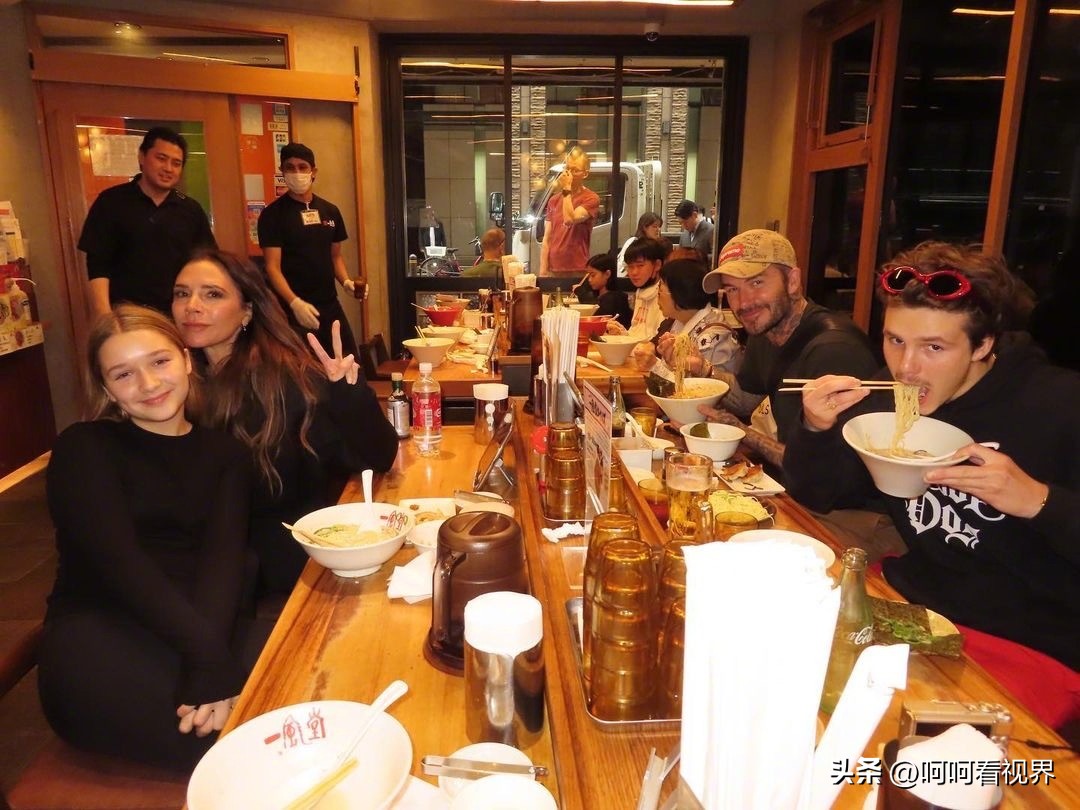 贝克汉姆笑得比结婚还开心,贝克汉姆笑起来