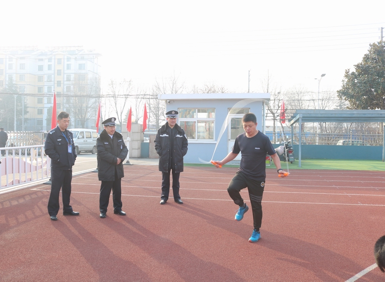 城阳公安举行迎新年暨庆祝第二个“中国人民警察节”趣味比赛活动