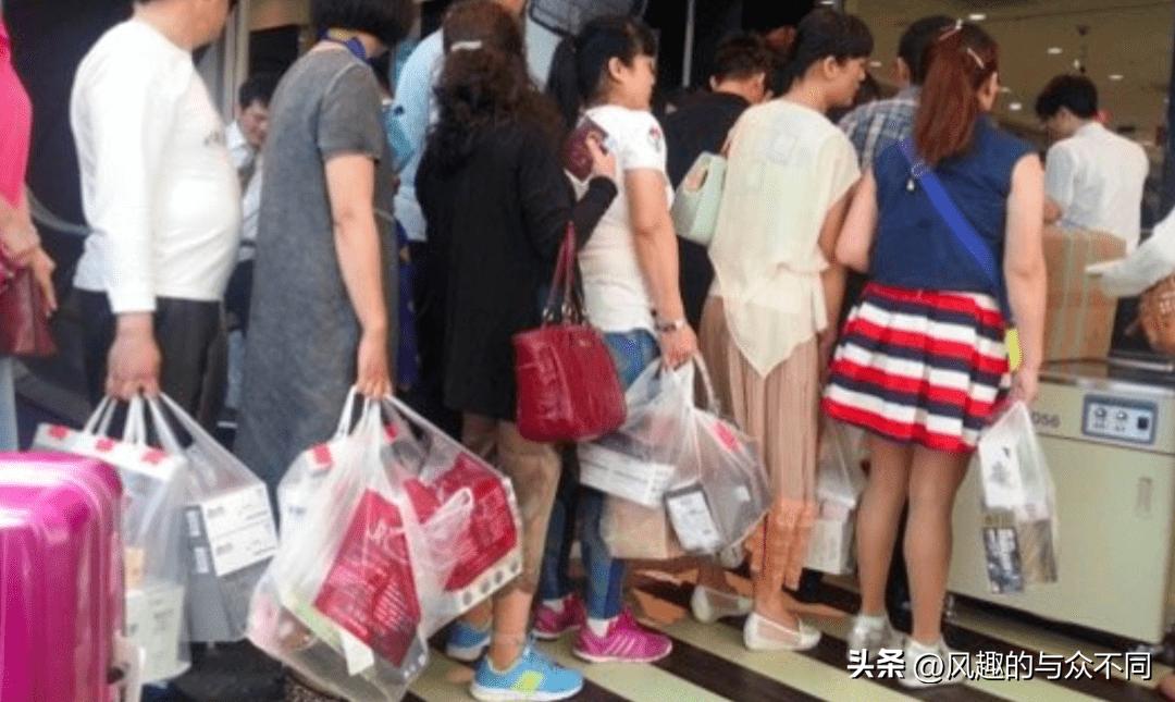 “被家长强迫给室友带纪念品”，破坏了多少宿舍关系