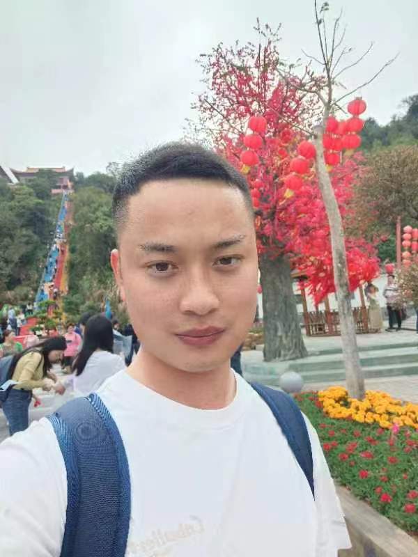 不包吃住，没社保，我在深圳开出租车，月存7000，每天12小时