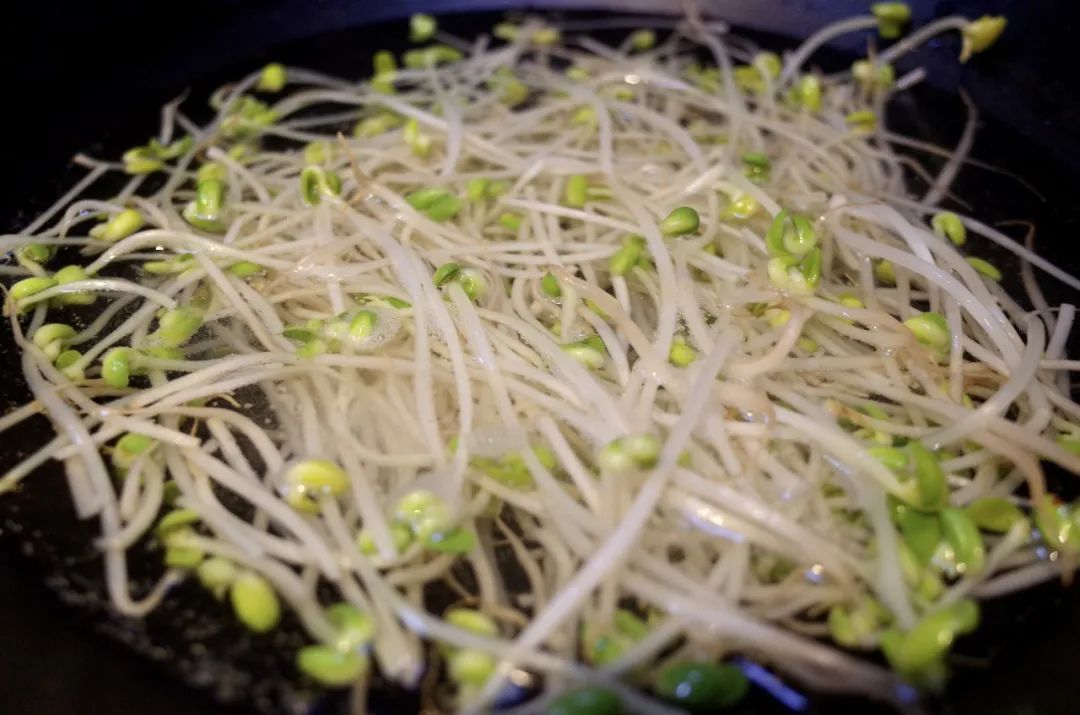 终于炒出了两锅会说自贡话的兔儿