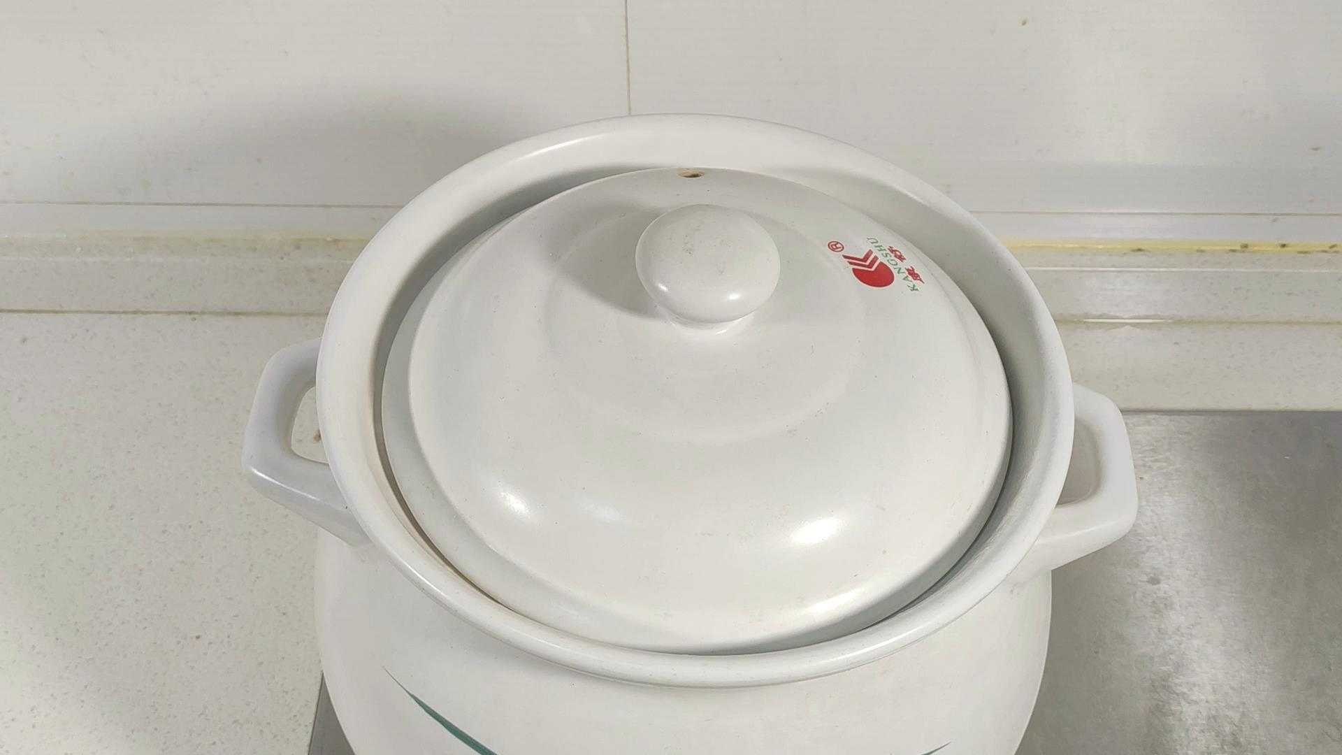 炖鸡汤都放哪些食材好喝,炖鸡汤的正确做法放什么