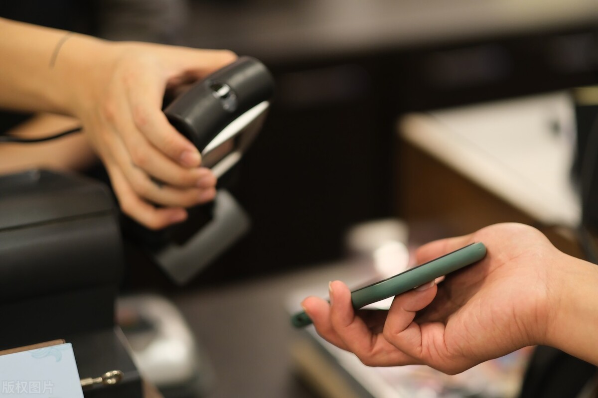 路边的二维码不能随便扫,街上被陌生人要求扫二维码