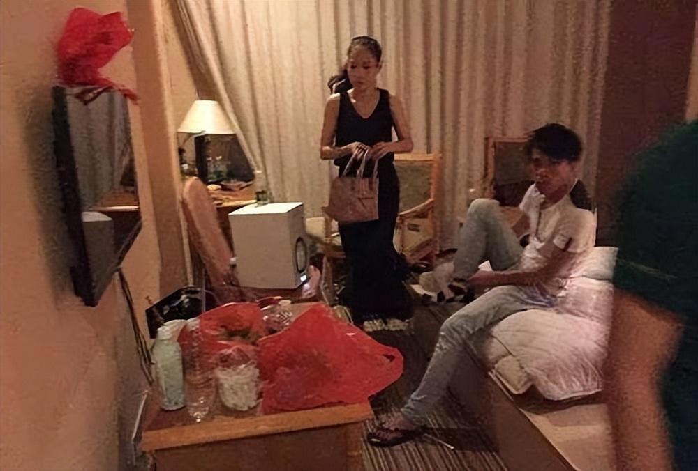 内蒙古4男子花1000约女主播，轮流与其发生关系，嫖娼也能AA制？