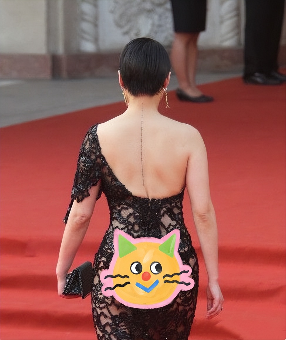 女明星红毯“尬历史”，一个比一个社死，恨不得没人认识她们