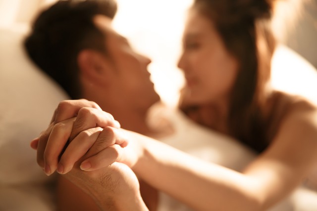 我老公今夜不在家，要不要进来坐一坐？