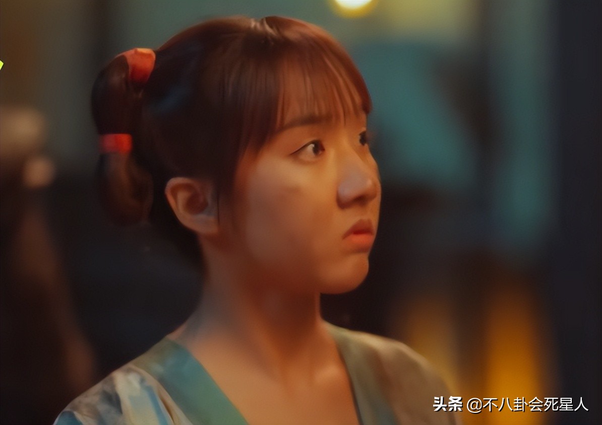 鞠婧祎8大离谱妆容：吐血不敢弄花半永久妆，守丧也要浓妆涂红唇