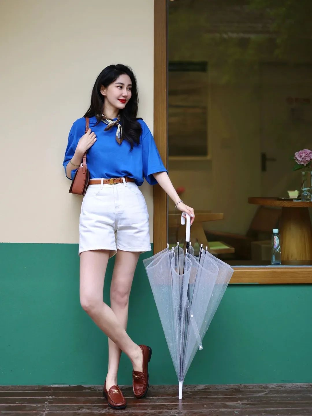 今年最流行的穿搭冬季短裤,时髦百慕大短裤穿搭