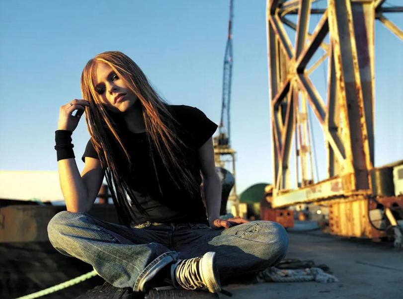 艾薇儿为何不出新专辑了,艾薇儿回归之作完整版