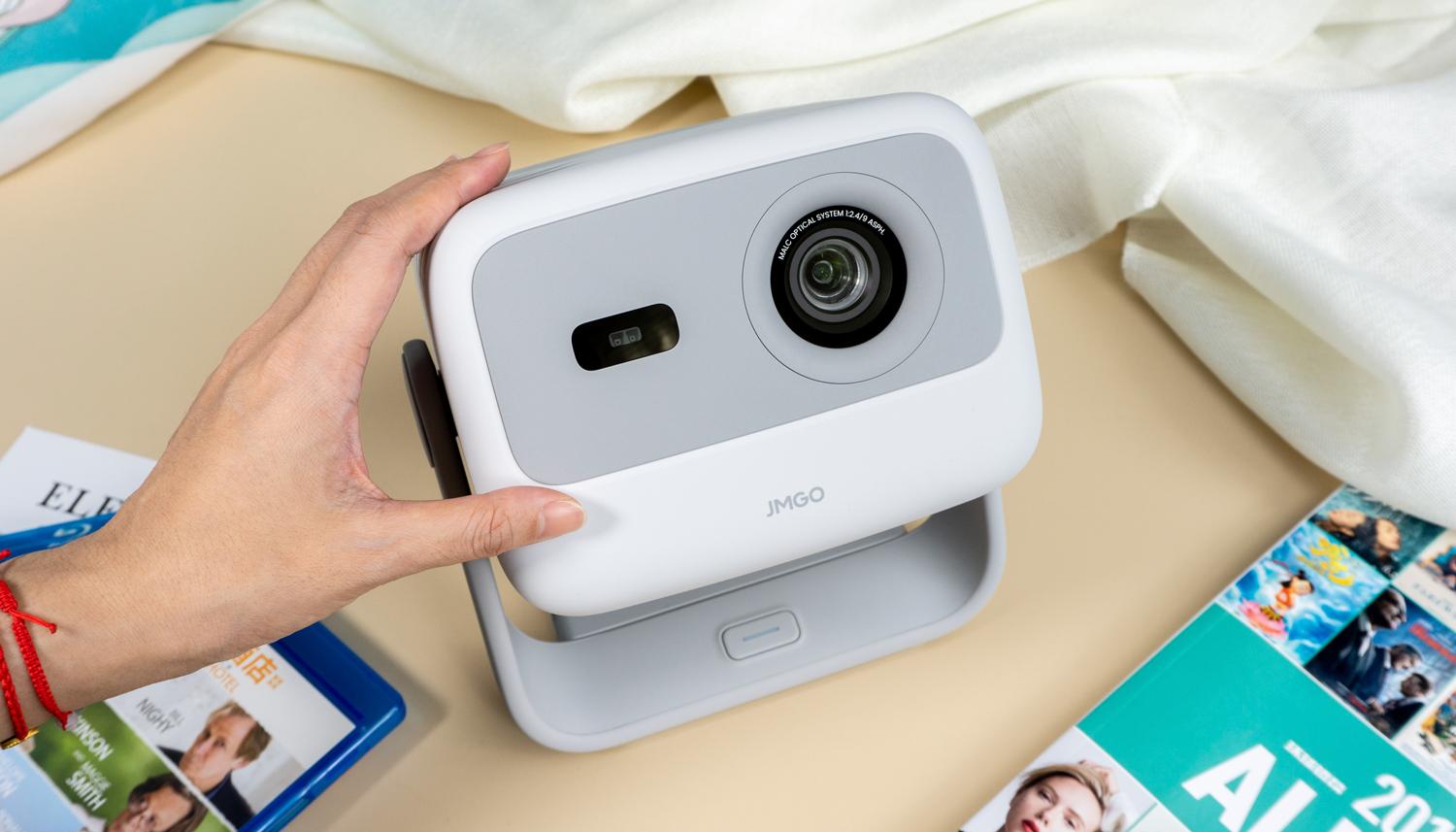 为什么说坚果n1是卧室投影仪,坚果n15.6米投影