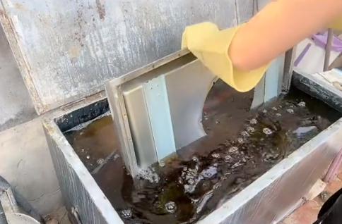 海尔侧吸式油烟机拆卸清洗全过程,海尔侧吸油烟机挡板怎么拆卸