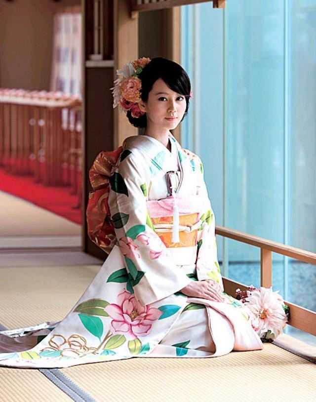 “逼良为娼”还是“自愿下海”？AV行业是如何压迫日本女性的？