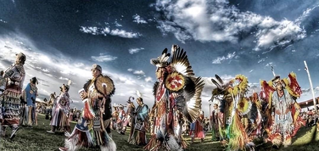 探寻祖先之路：美国印第安女酋长揭示中国血脉，揭露白人压迫真相