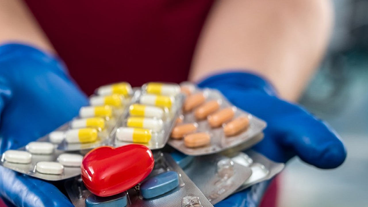 治疗幽门螺杆菌吃4种药太麻烦？医生：新疗法只用两种药