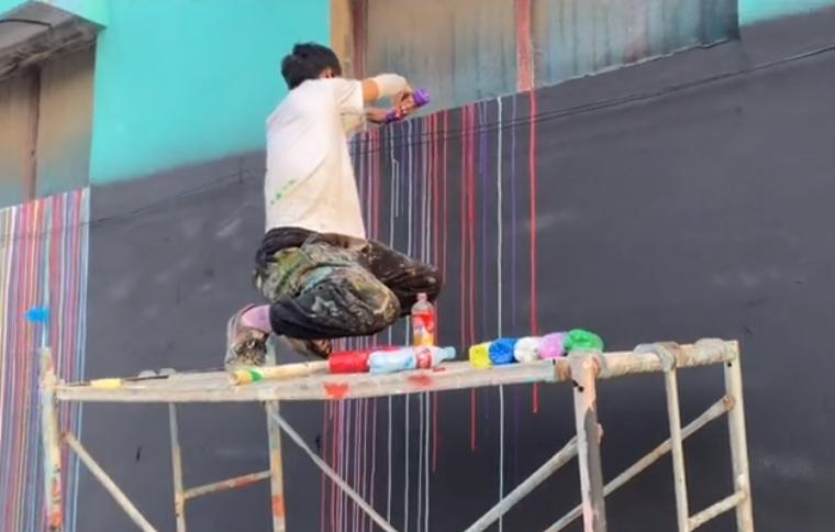 现实版“神笔马良”大新：凭一支笔带全村暴富，被华春莹点赞