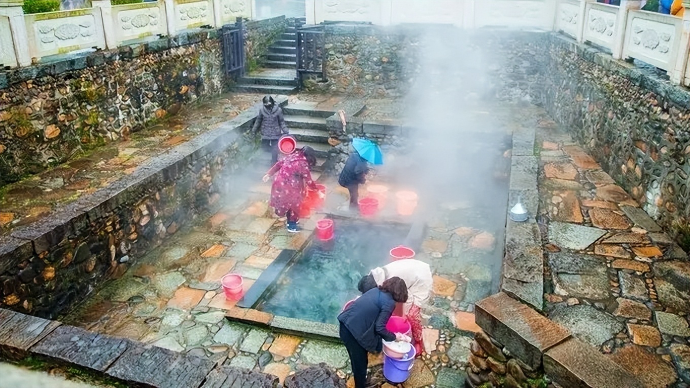 江西一小山村只一个人居住,江西适合老年人旅游的小镇