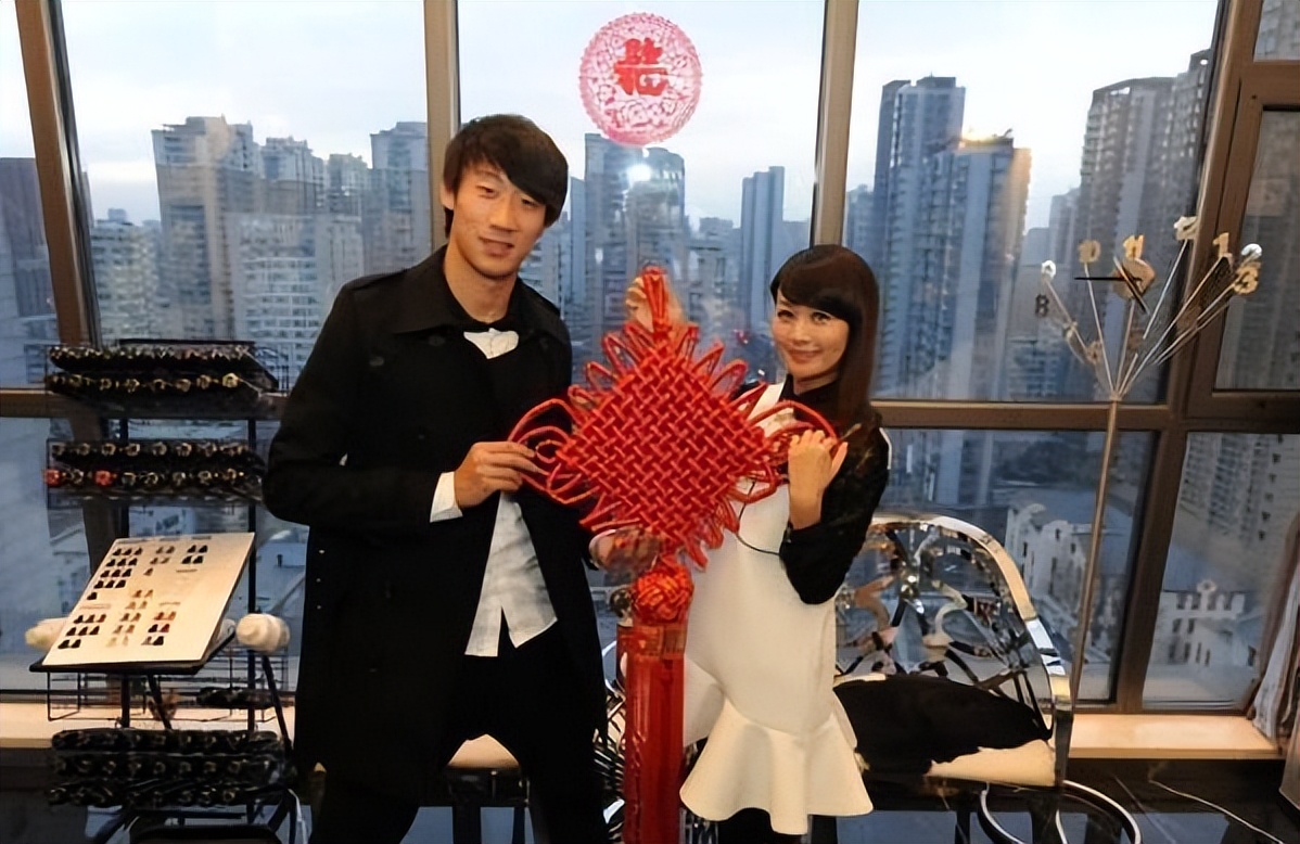 鏉庨搧鑰佸﹩榫欒彶鏄彴鐞冭鍒ら緳鑿插悧,鏉庨搧鍜屼粬濯冲鐜扮姸