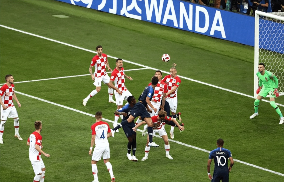 阿根廷3-0克罗地亚梅西突破,阿根廷点球赢后梅西跪地